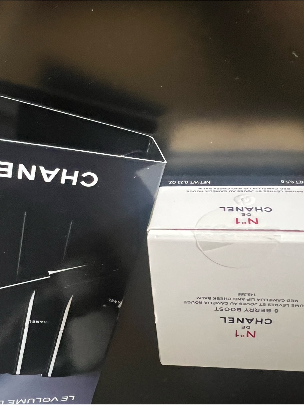 CHANEL Black and White No.1 de Chanel Gift Set - Picture 2 of 2